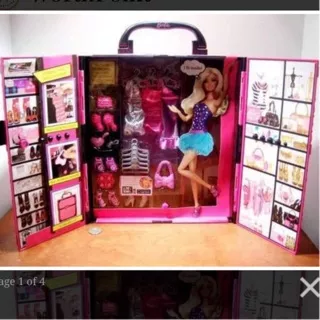 Lemari Barbie Fashionistas Ultimate closet