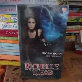 Storm Born (sang putri badai) by Richelle Mead