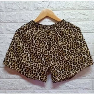 celana pendek rayon Bali motif tutul leopard