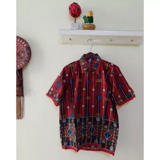 Kemeja Batik Pria Lengan Pendek motif Batak warna dasar merah