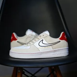 NIKE AIR FORCE 1 `07 LV8 FIRST USE LIGHT STONE ORIGINAL