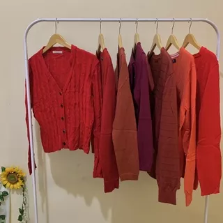 Thrift Sweater & Cardigan Rajut Baju Wanita Warna Merah