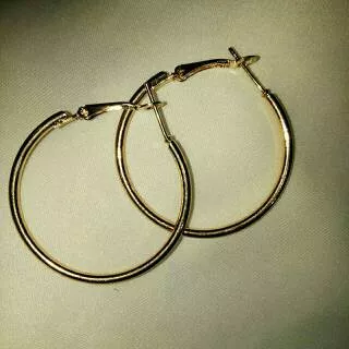 hoops earring