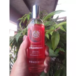 BODY SHOP BODY MIST STRAWBERRY