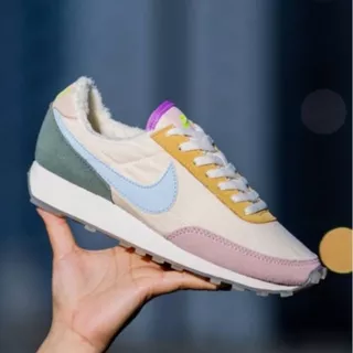 NIKE DAYBREAK WOMEN RETRO MULTICOLOUR - SEPATU NIKE DAYBREAK WANITA ORIGINAL - SEPATU NIKE WOMEN - NIKE WOMEN - SEPATU WANITA NIKE ORIGINAL MURAH - SEPATU NIKE ORIGINAL MURAH - SEPATU NIKE TERBARU - SEPATU NIKE WANITA - NIKE WOMEN - NIKE DAYBREAK