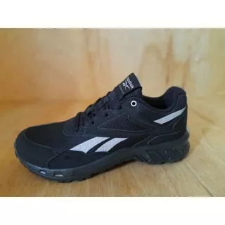 Sepatu hitam polos sepatu cowok warna hitam polos sepatu sekolah anak sma sepatu pria full hitam