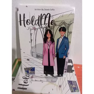 NOVEL HOLD ME KERTAS : BOOKPAPER PENULIS : DEWIE SOFIA