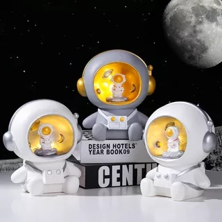 Creative Cartoon Astronaut Piggy Bank Small Night Light Resin Ornament for Children`s Birthday Gift