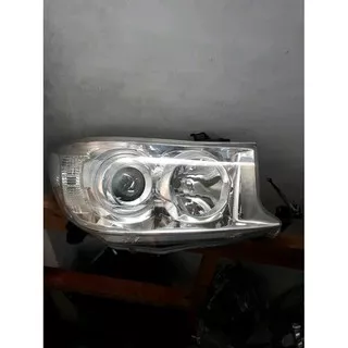 Headlamp Toyota Fortuner 2010 Original