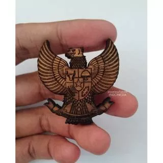 Pin Emblem Logo Lencana Garuda Pancasila Kayu Jati Antik Buat Paskibra