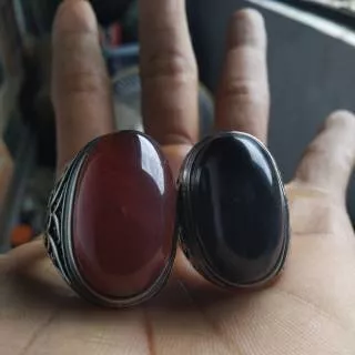 Sepasang Cincin Fosil Kelor dan Katilayu Cirebon Jumbo.