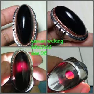 Cincin batu Yaman wulung di senter merah