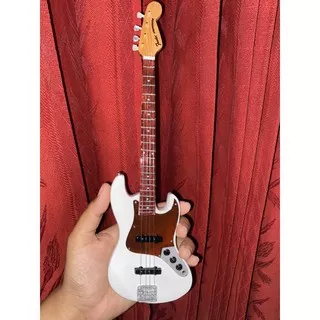 Miniatur Bass Fender American Standart Jazz White `Lisa` YoungK Day6 Signature