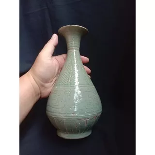 Kolektor Keramik Kuno Guci Vase Red Brick Celadon Glasir Estimasi Ming Period