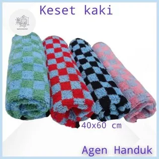 Keset Kaki Handuk Motif Kotak Catur