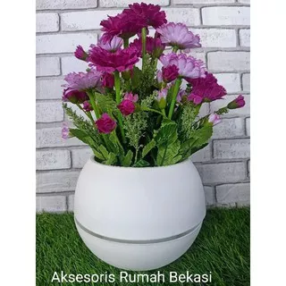 Buket bunga aster ungu dengan pot bola jumbo