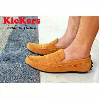 SEPATU SLIP ON KICKERS WARNA TAN, READY MAKASSAR