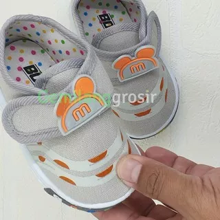 NEW 1.1 Sepatu Anak Import Usia 8 bulan sampai 2 tahun  Bunyi Toet-toet dengan Perekat Velcro sol Ka