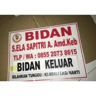 Acrylic akrilik papan bidan ( ada bidan /bidan keluar ) 20x30cm