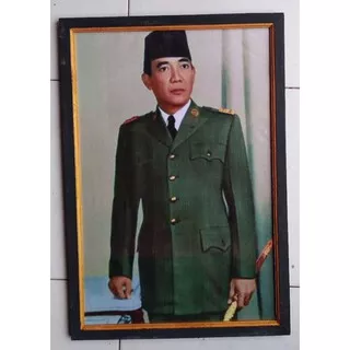 lukisan cetak Ir Soekarno plus bingkai ukuran 65×45