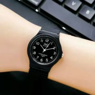 JAM TANGAN PRIA WANITA QQ Q&Q ANALOG RUBBER UNISEX QNQ Q N Q BLACK