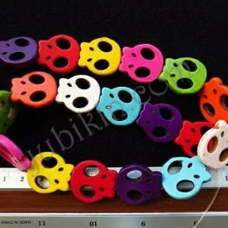 1 String Manik Howlite Tengkorak Skull Gepeng 20mm Warna Acak