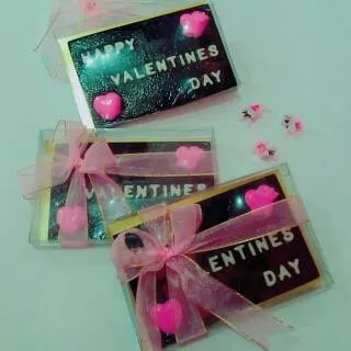 Coklat valentine tulisan happy valentine