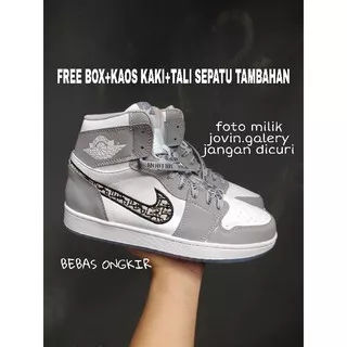 Nike Air Jordan 1 Retro High OG x Dior Grey Free Kaos Kaki/Tali Sepatu Premium