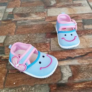 Sepatu bayi perempuan smile baby girl alas bunyi [Amira Baby Shoes]