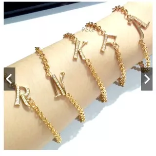 Deb`s collectionGelang Tangan Huruf Abjad Inisial Mutiara Gold Perhiasan Wanita Trend Artis