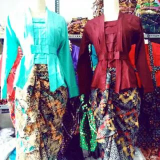 Kebaya kutubaru rok lilit buat usia 13th sampai dewasa...