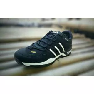 Sepatu Lari Running Adidas Terrex Boost Black Istimewa