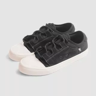 One Triple Nine - 754 B/W Canvas Sneaker