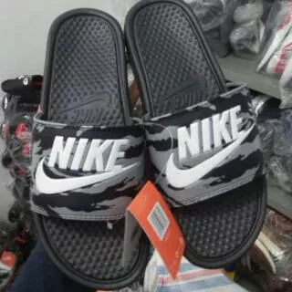 Sandal nike slop hitam putih slide pria 39-43 bennasi