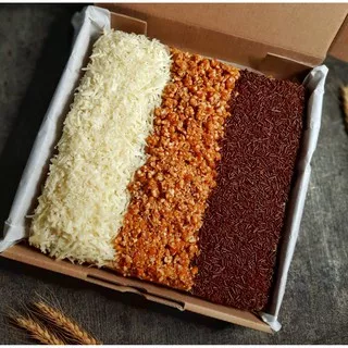Bolu Jadul / Sponge Cake Lembut, Coklat Keju Nougat, Ukuran 21 x 21 cm - Hampers
