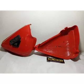 TUTUP SAMPING BOX AKI CB 125 MERAH BAHAN ANCURAN