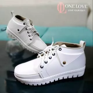 Sepatu ONE LOVE sepatu wanita semi booth sepatu bergaransi original 100%