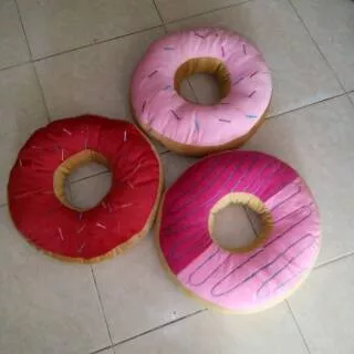 Bantal donat unik ukuran 40 cm 1kg berat 600gram ya kakak