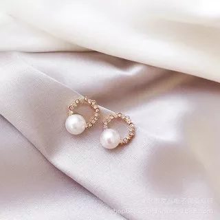 Mistletoe Earrings | anting fashion mutiara