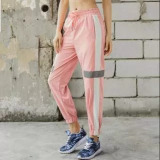 Jogger pants panel line