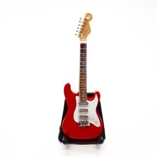 Mimiatur Gitar Fender Stratocaster Merah 1:12