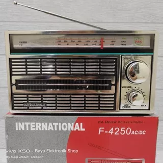 Radio Jadul International F-4250 Portable 3 Band Radio FM/AM/SW AC DC