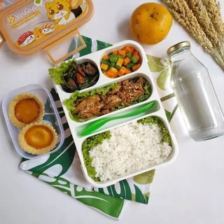 Kotak Makan 4 Sekat Lunchbox Yooyee 590 Anti Tumpah Anti Campur