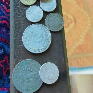 Uang koin logam 25 50 100