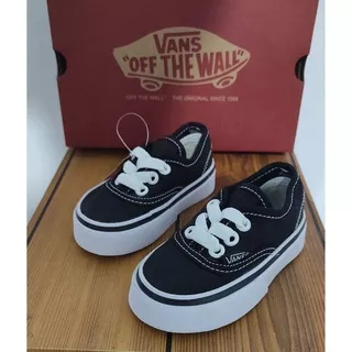 sepatu anak sekolahan / sepatu Vans authentic putih dan cream kece . sepatu anak anak