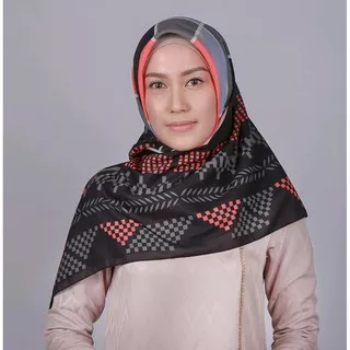 Zoya Hijab Segi Empat leona scarf