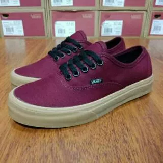 Vans Authentic Maroon Sole Gum
Premium ICC BNIB Tag China
39/40/41/42/43