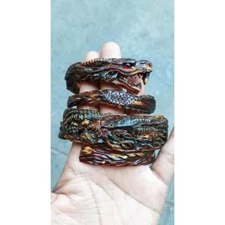 Gelang Akar Bahar Merah Tembus Cahaya Ukir Naga 3D // gelang pria // gelang akar bahar asli // gelang akar bahar // akar bahar original // gelang akar bahar original // akar bahar asli // akar bahar ukiran naga // akar bahar merah asli / tembus cahaya