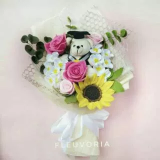 Buket bunga flanel kado wisuda lengkap dengan boneka
