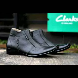 Sepatu Pantofel Kulit Sapi Asli Clarks Sleting Pantopel Formal Kerja Kantor Pria Cowok Keren Promosi